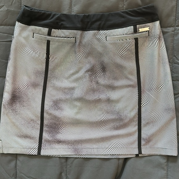 Adidas black/white golf skort-Small - Picture 4 of 6